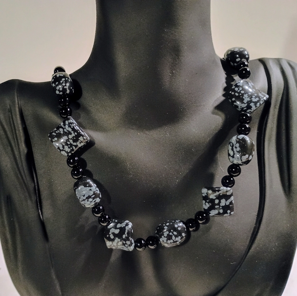 Black and Gray Snowflake Obsidian Stone Beaded Necklace and Bracelet Set - Picture 3 of 3